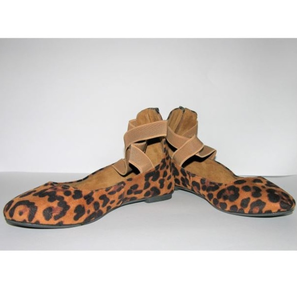 LAST ONE! Leo Leopard Ballet Flat w/ Ankle Strap - Picture 3 of 7